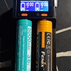 Зарядное устройство FENIX ARE-D2